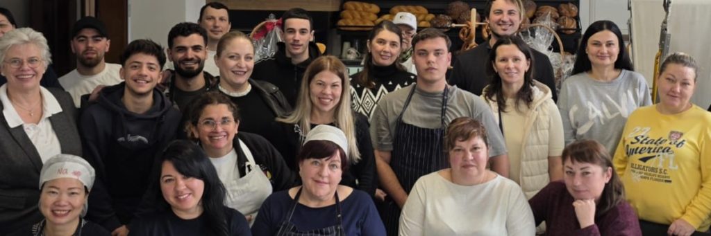 Gruppenfoto der GISAA-Teilnehmenden bei der Bäckereifachschule
